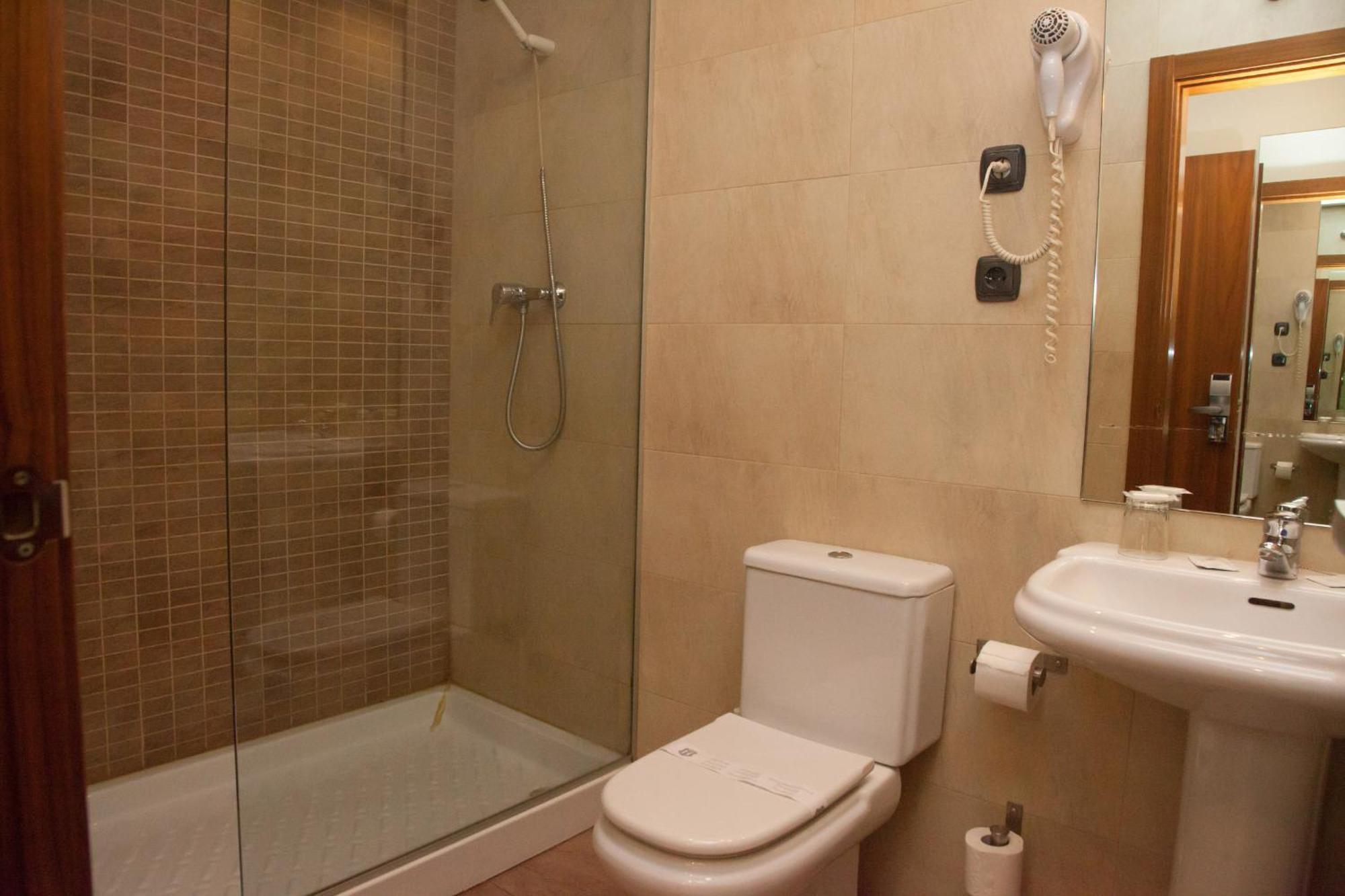 Hotel Izelai ألساسوا المظهر الخارجي الصورة